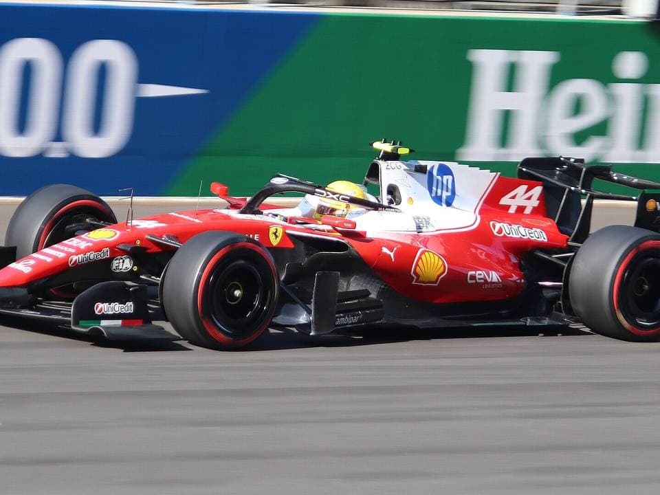 F1 : Hamilton signe sa première victoire en rouge au GP d’Espagne