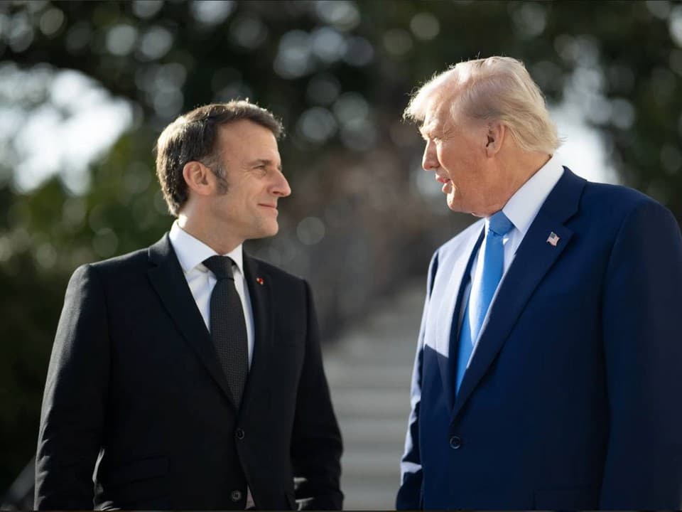 Trump signe à Versailles