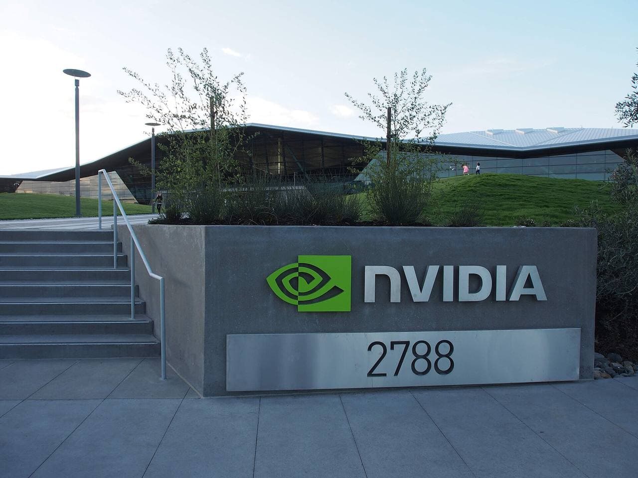 Nvidia rachète Hugging Face pour 12,93 milliards de dollars et s’impose au cœur de l’IA