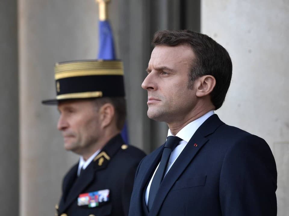Emmanuel Macron atteint son plus bas niveau de popularité depuis 2017