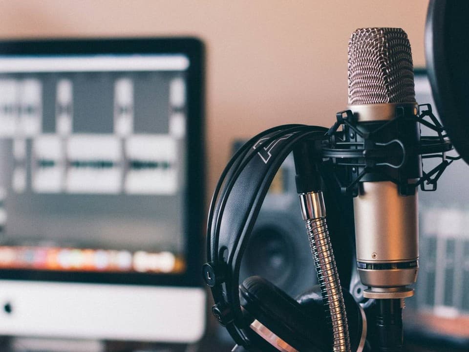 Aux États-Unis, une IA devient animatrice radio et cartonne