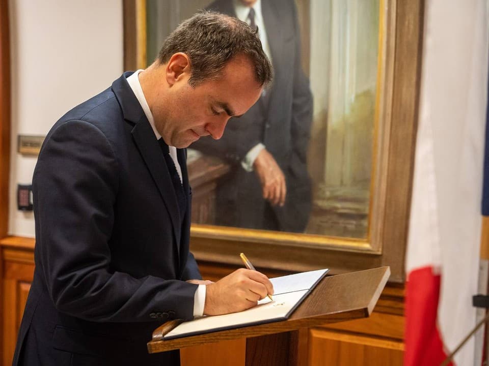 Sébastien Lecornu : son numéro de téléphone fuite après un piratage du Slip Français